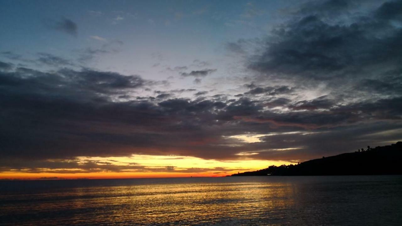 Beach Home Agnone Bagni Luaran gambar